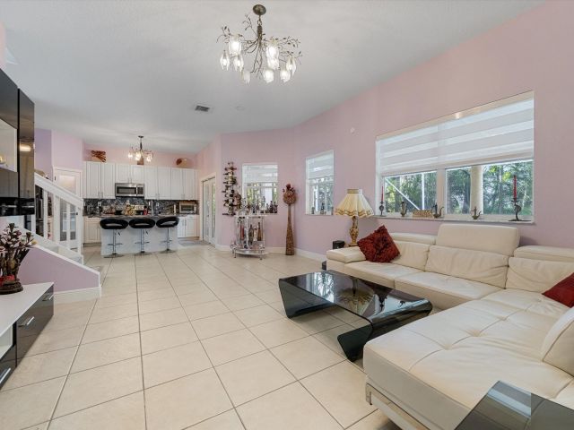 Продажа дома по адресу 3021 El Camino Real - фото 6760600