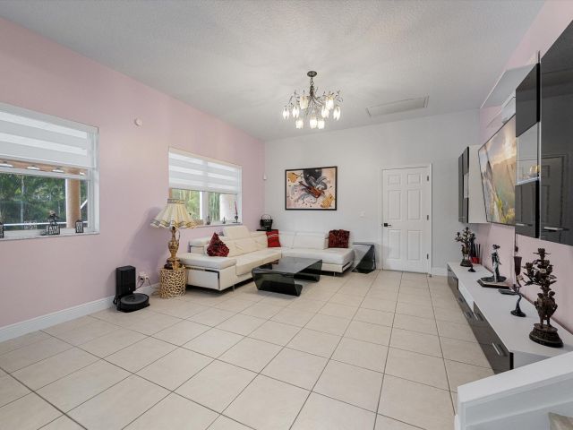 Продажа дома по адресу 3021 El Camino Real - фото 6760601