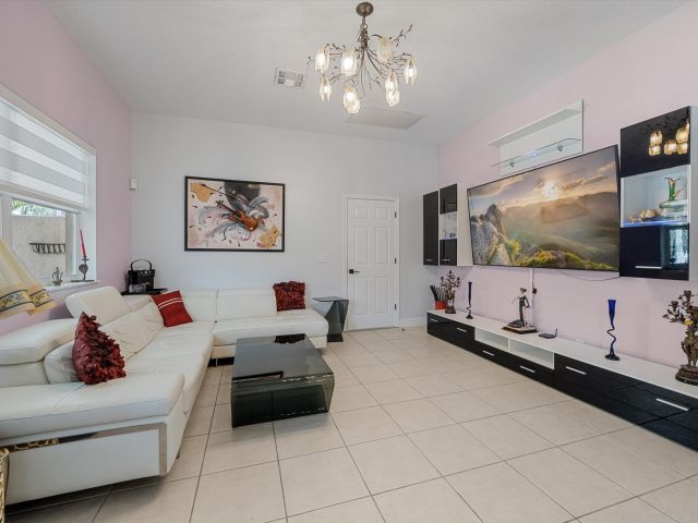 Продажа дома по адресу 3021 El Camino Real - фото 6760602