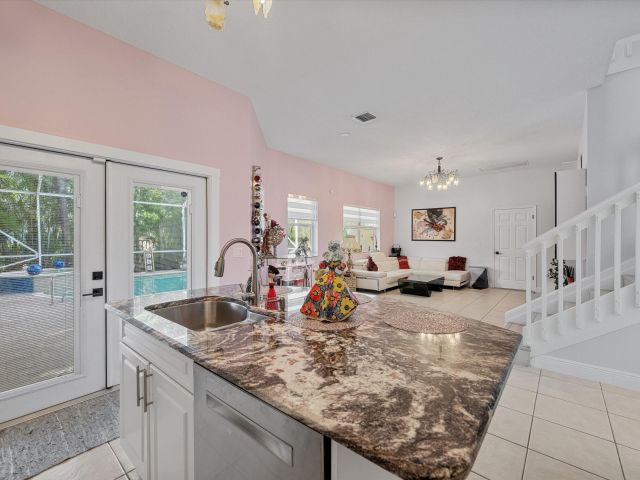 Продажа дома по адресу 3021 El Camino Real - фото 6760603