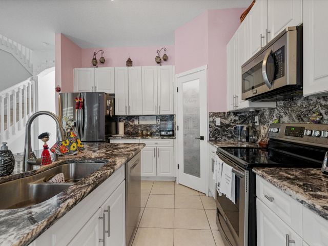 Продажа дома по адресу 3021 El Camino Real - фото 6760606