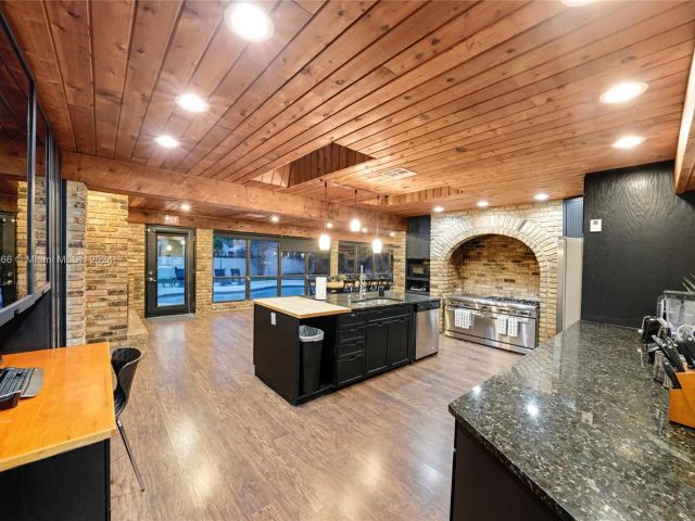 Продажа дома по адресу 5000 Grant St - фото 5530368