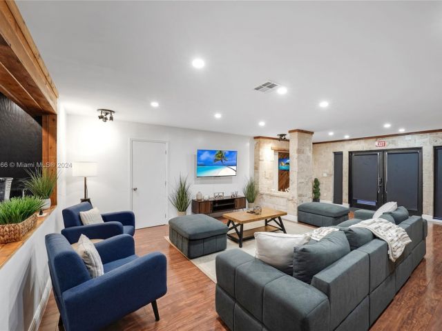 Продажа дома по адресу 5000 Grant St - фото 5530370