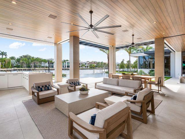 Продажа дома по адресу 1520 Royal Palm Way - фото 5591691