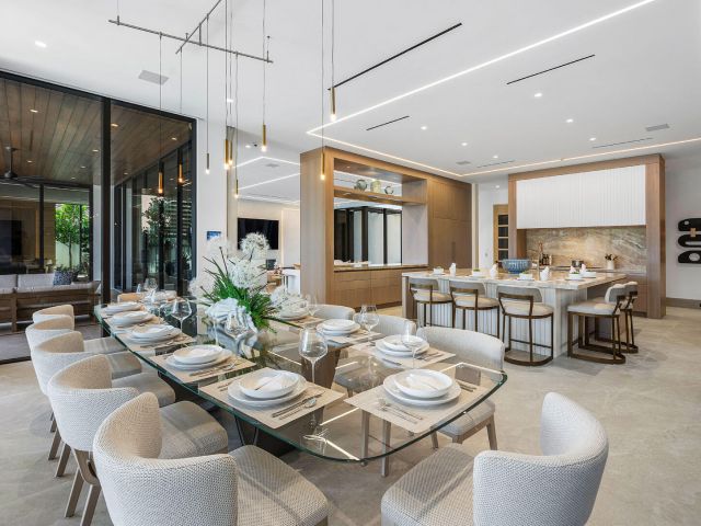 Продажа дома по адресу 1520 Royal Palm Way - фото 5591694