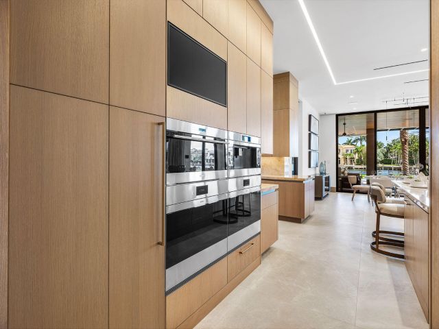 Продажа дома по адресу 1520 Royal Palm Way - фото 5591697