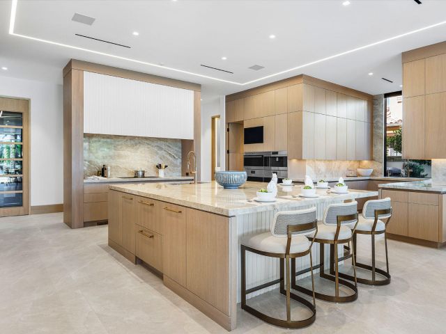 Продажа дома по адресу 1520 Royal Palm Way - фото 5591699