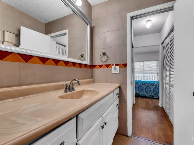 Продажа дома по адресу 1912 NE 6th Street - фото 9025721