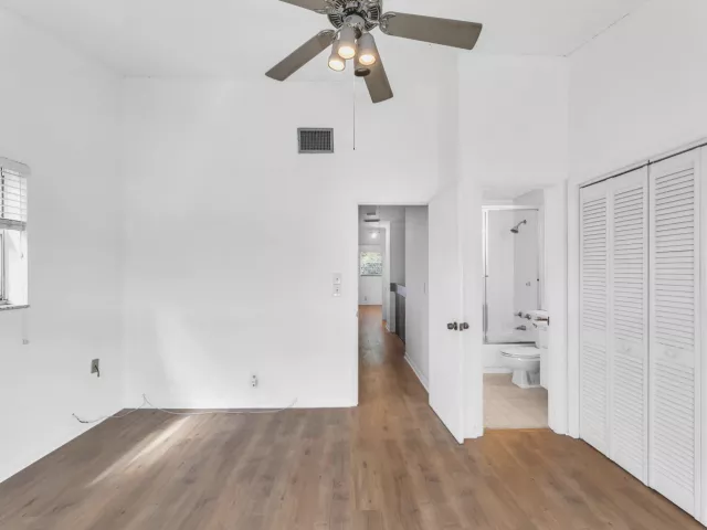 Продажа дома по адресу 1912 NE 6th Street - фото 9025726