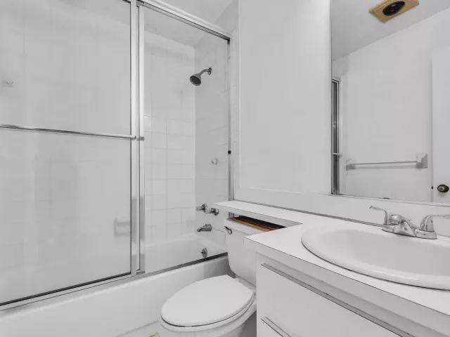 Продажа дома по адресу 1912 NE 6th Street - фото 9025728