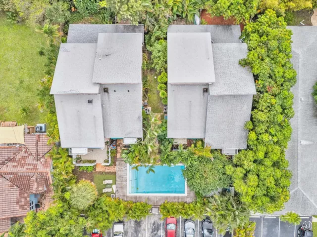 Продажа дома по адресу 1912 NE 6th Street - фото 9025741