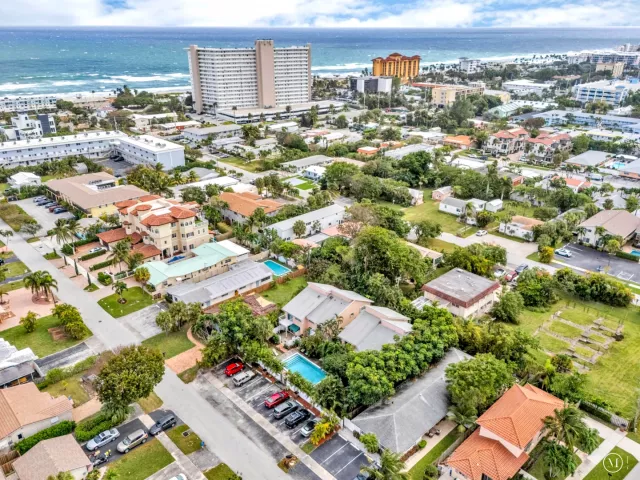 Продажа дома по адресу 1912 NE 6th Street - фото 9025743