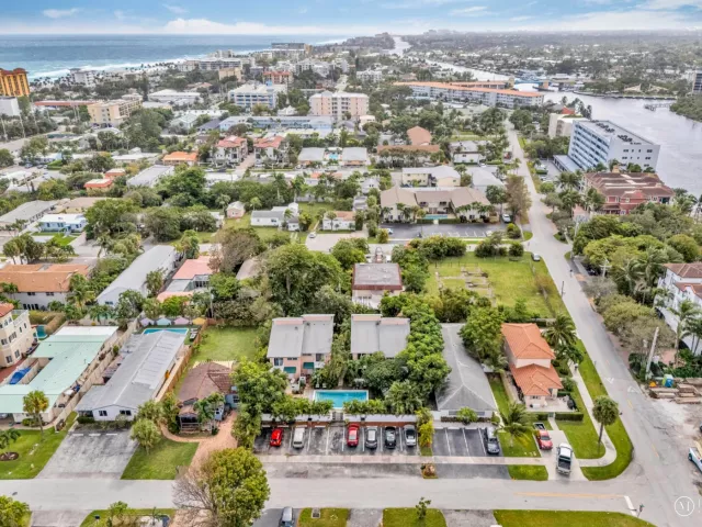 Продажа дома по адресу 1912 NE 6th Street - фото 9025744
