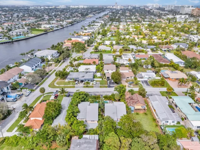 Продажа дома по адресу 1912 NE 6th Street - фото 9025745