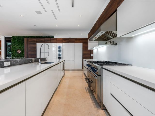 Продажа дома по адресу 400 Tamarind Dr - фото 5523346