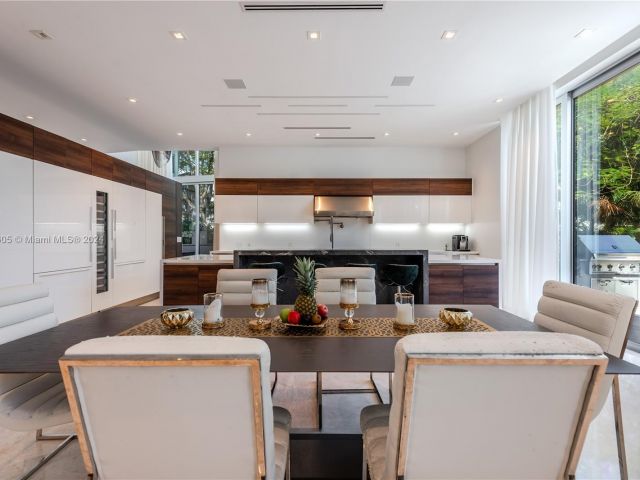 Продажа дома по адресу 400 Tamarind Dr - фото 5523347