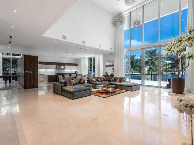 Продажа дома по адресу 400 Tamarind Dr - фото 5523352