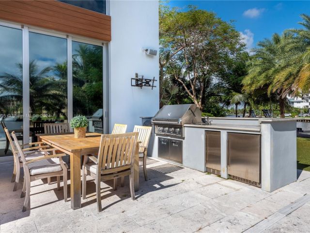 Продажа дома по адресу 400 Tamarind Dr - фото 5523354