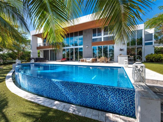 Продажа дома по адресу 400 Tamarind Dr - фото 5523356