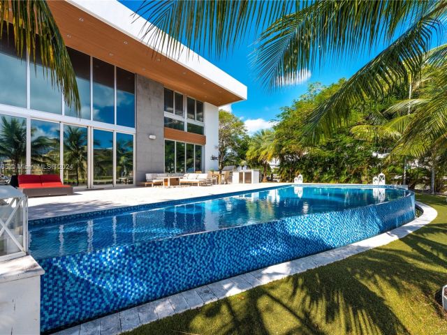 Продажа дома по адресу 400 Tamarind Dr - фото 5523357