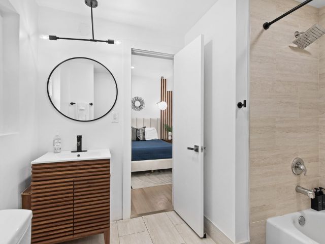 Продажа дома по адресу 615 SE 11th Ave - фото 5901087