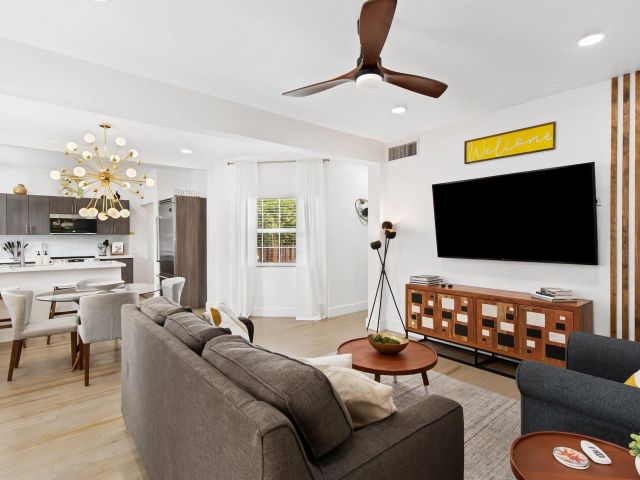 Продажа дома по адресу 615 SE 11th Ave - фото 5901094