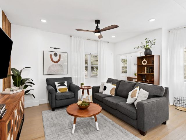 Продажа дома по адресу 615 SE 11th Ave - фото 5901095