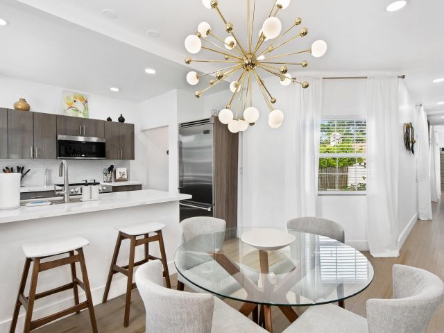 Продажа дома по адресу 615 SE 11th Ave - фото 5901097