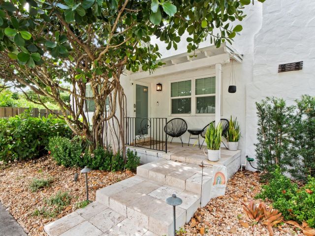 Продажа дома по адресу 615 SE 11th Ave - фото 5901100