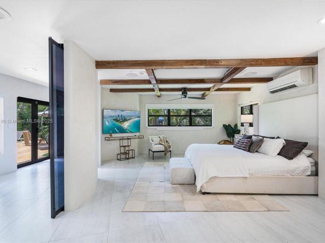 Дом в аренду по адресу 1675 Coral Gardens Dr - фото 6137436