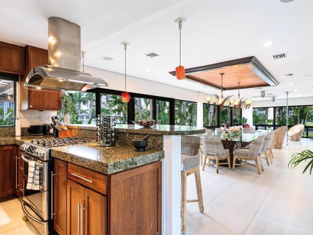 Дом в аренду по адресу 1675 Coral Gardens Dr - фото 6137438