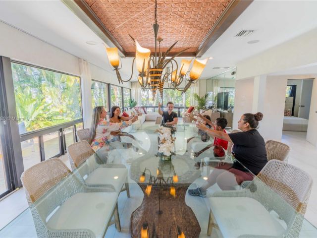 Дом в аренду по адресу 1675 Coral Gardens Dr - фото 6137444