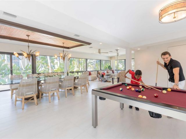 Дом в аренду по адресу 1675 Coral Gardens Dr - фото 6137446