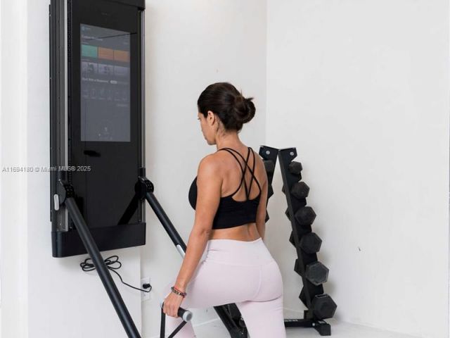 Дом в аренду по адресу 1675 Coral Gardens Dr - фото 6137448