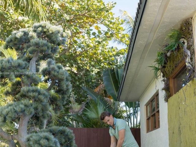 Дом в аренду по адресу 1675 Coral Gardens Dr - фото 6137449