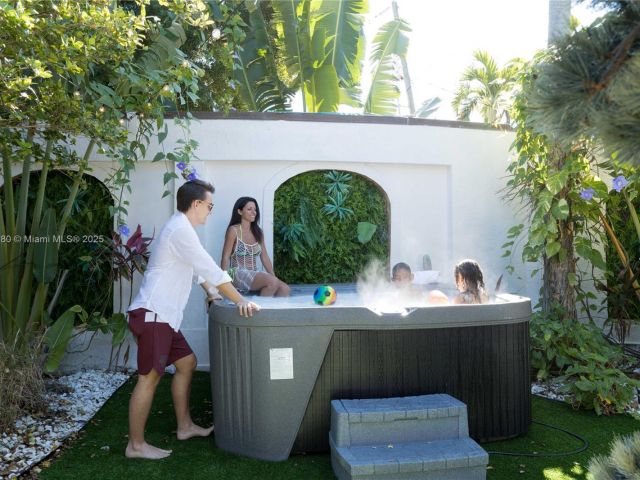 Дом в аренду по адресу 1675 Coral Gardens Dr - фото 6137450