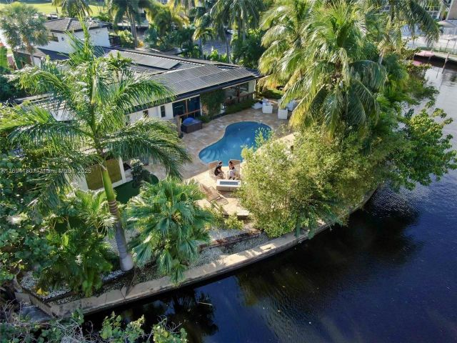 Дом в аренду по адресу 1675 Coral Gardens Dr - фото 6137453