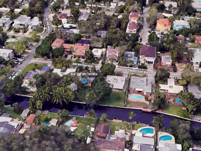Продажа дома по адресу 808 SW 8th Ter - фото 6000671