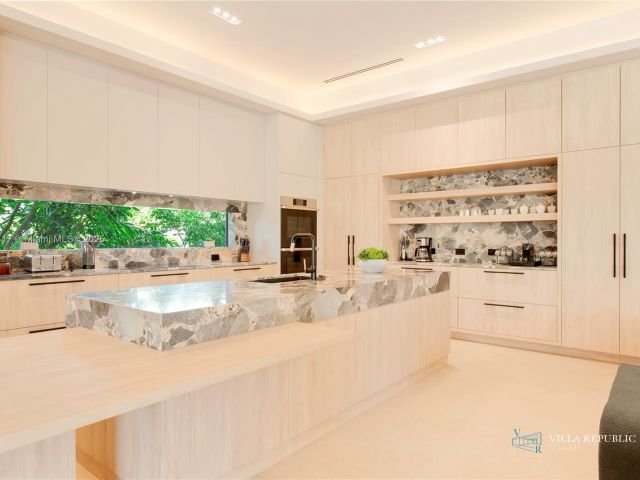 Дом в аренду по адресу 1200 NE 87th St - фото 5697766