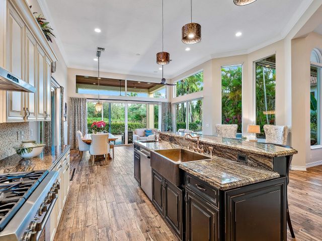 Продажа дома по адресу 7190 Tradition Cove Lane E - фото 5776605