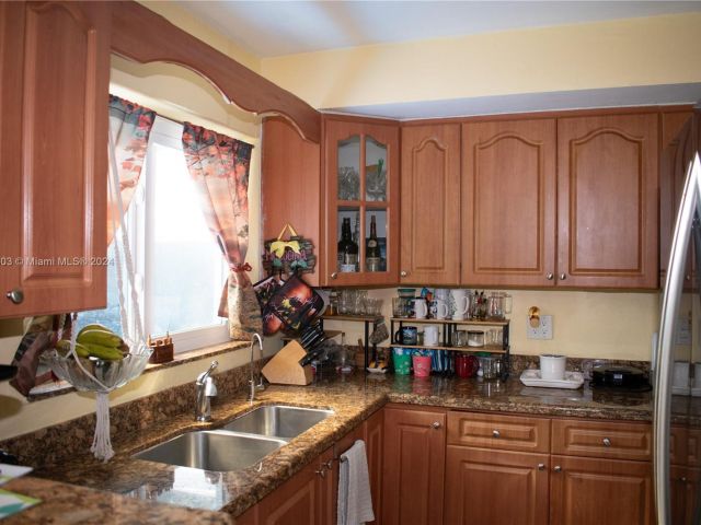 Продажа дома по адресу 2206 Washington St - фото 5753848