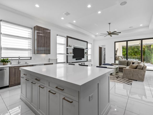 Продажа дома по адресу 9544 Balenciaga Court - фото 5950032