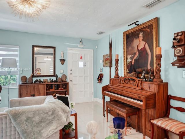 Продажа дома по адресу 1900 SW 21st Ave - фото 6204682