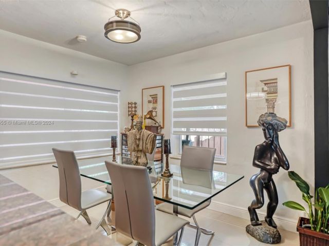 Продажа дома по адресу 1900 SW 21st Ave - фото 6204684