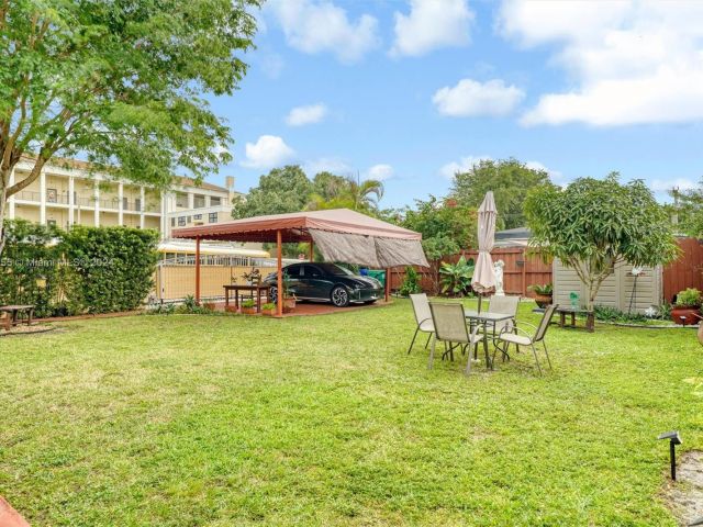 Продажа дома по адресу 1900 SW 21st Ave - фото 6204690