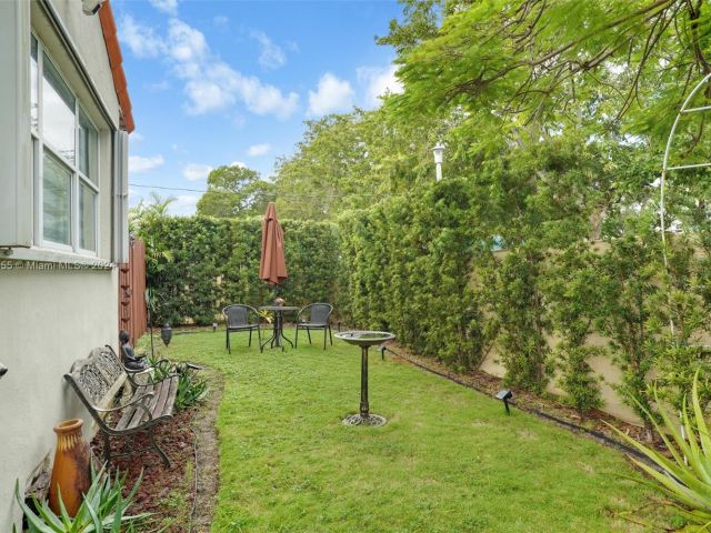 Продажа дома по адресу 1900 SW 21st Ave - фото 6204693