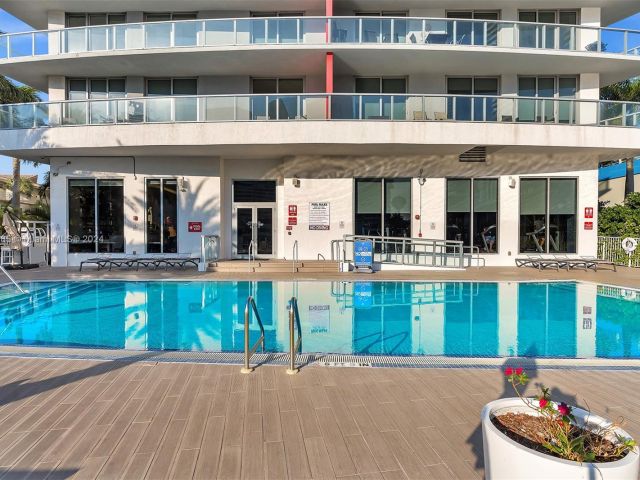 Продажа дома по адресу 2602 E Hallandale Beach Blvd Unit #R2708 - фото 5524537