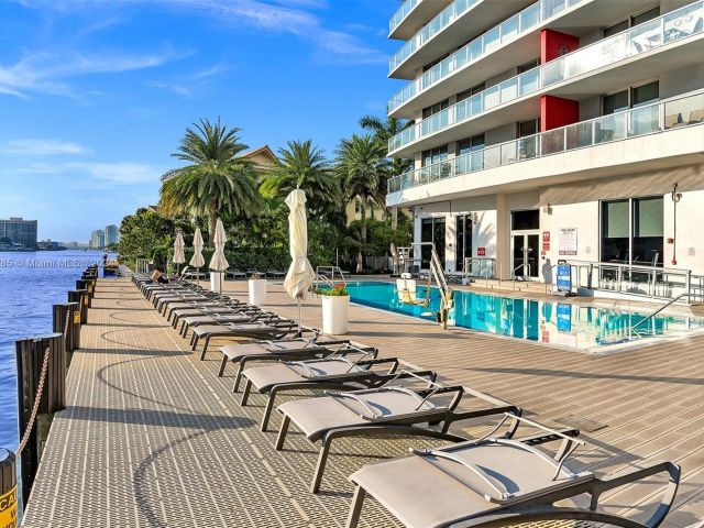 Продажа дома по адресу 2602 E Hallandale Beach Blvd Unit #R2708 - фото 5524538
