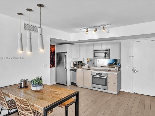 Продажа дома по адресу 2602 E Hallandale Beach Blvd Unit #R2708 - фото 5524549