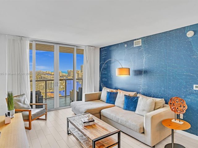 Продажа дома по адресу 2602 E Hallandale Beach Blvd Unit #R2708 - фото 5524552